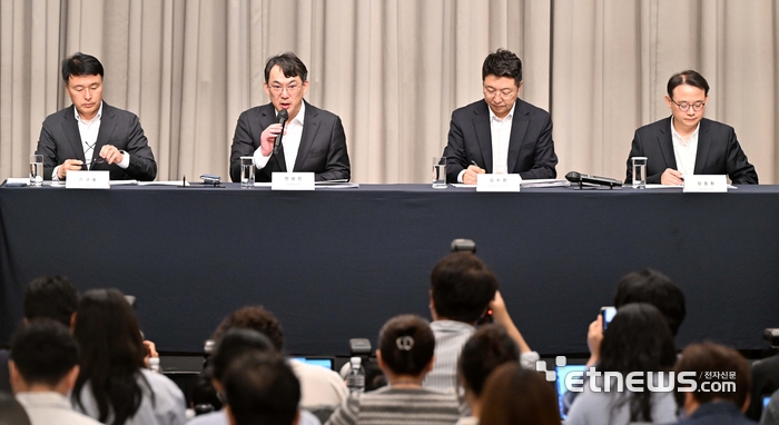 [포토] 스타벅스 '탱크데이' 논란 관련 진상조사 결과 발표
