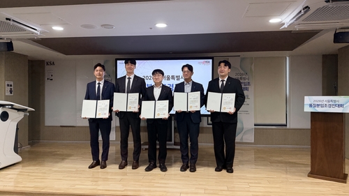 20일 한국표준협회 퓨처밸류캠퍼스강남에서 열린 2026 서울특별시 품질분임조경진대회에서 수상자들이 기념촬영을 하고 있다.(사진=DB손해보험)