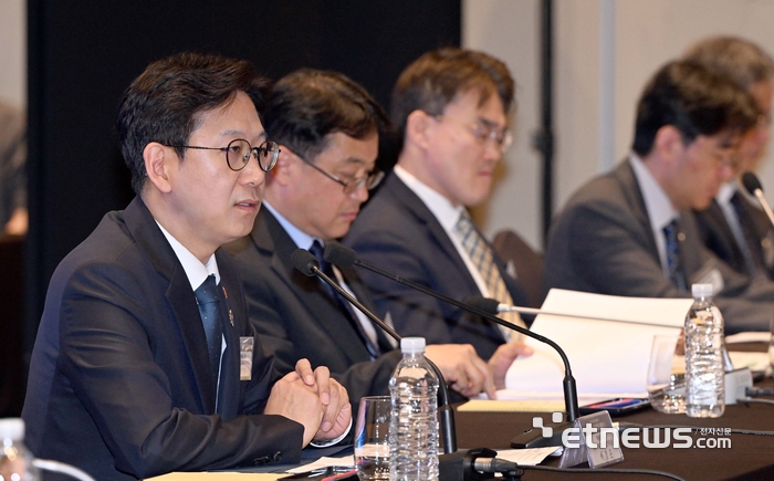[포토] 인사말 하는 배경훈 부총리