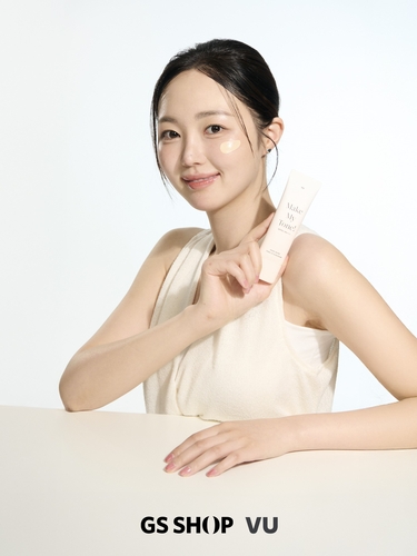 GS샵은 자체 뷰티 브랜드 '뷰(VU)'를 리뉴얼 론칭하고 데일리 화장품 3종을 선보인다고 27일 밝혔다.