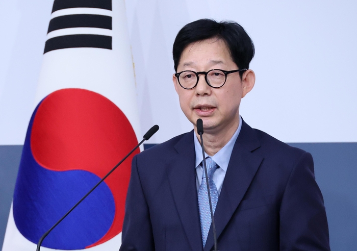 박윤주 외교부 1차관이 27일 오후 서울 종로구 정부서울청사 별관 외교부에서 호르무즈 해협에서 피격된 한국 선박 HMM 나무호 조사결과 브리핑을 하고 있다. 〈연합뉴스〉