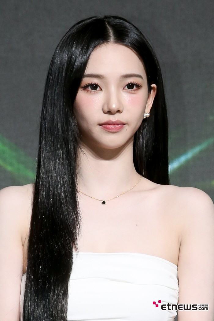 [ET포토] 에스파 카리나, '매번 새로운 매력'