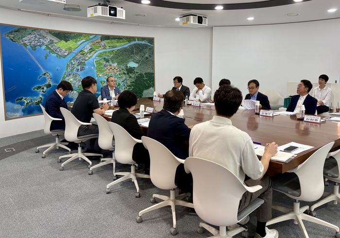새만금개발청은 28일 서울 새만금 투자전시관에서 '새만금 자문단 투자 및 해외분과 자문회의'를 개최했다.