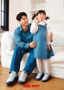 ABC마트, 나이키 '에어맥스 인비고' 패밀리 화보 공개