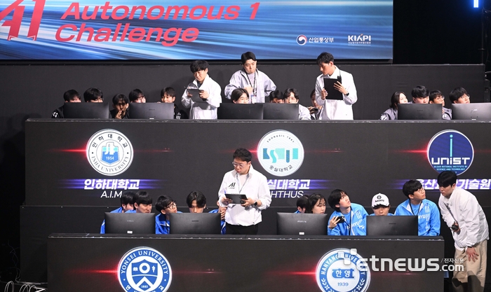 [포토]E2E AI 자율주행 기술을 적용한 AI경주대회
