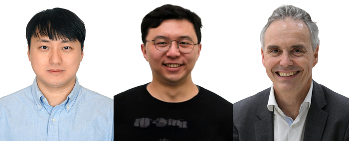 왼쪽부터 신동빈 GIST 교수, 중페이저 탕 중국 베이항대학교 교수, 앙겔 루비오 독일 막스플랑크 구조·물질동역학연구소 소장.