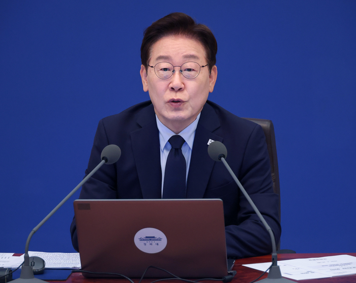 이재명 대통령이 28일 청와대에서 열린 수석보좌관회의에서 발언하고 있다. 연합뉴스