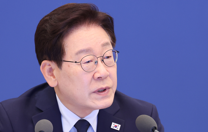 이재명 대통령이 28일 청와대에서 열린 수석보좌관회의에서 발언하고 있다. 연합뉴스