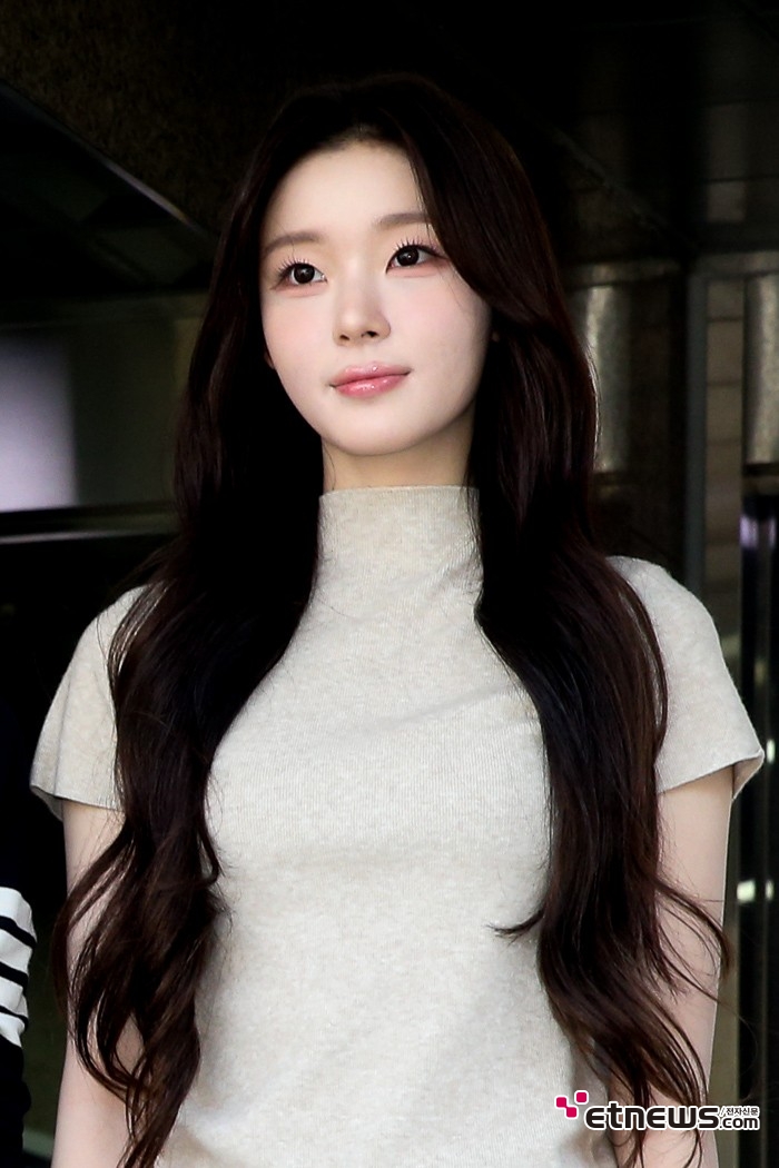 [ET포토] 이프아이 카시아, '첫 투표 행사에 기대감'