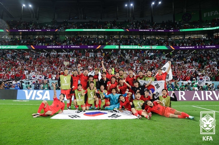 카타르 알라얀 에듀케이션시티스타디움. 2022 FIFA 카타르 월드컵 남자A대표팀 16강 진출 기념 사진. / KFA
