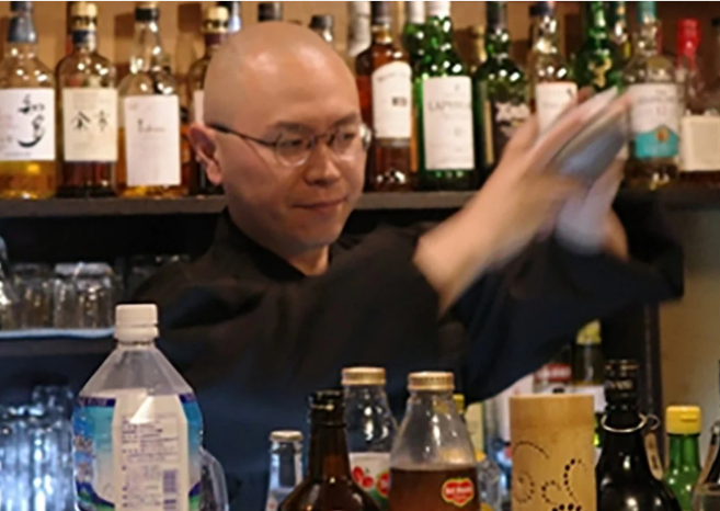일본 도쿄의 한 승려가 운영하는 바(bar)가 독특한 체험 프로그램으로 화제를 모으고 있다. 사진=SCMP