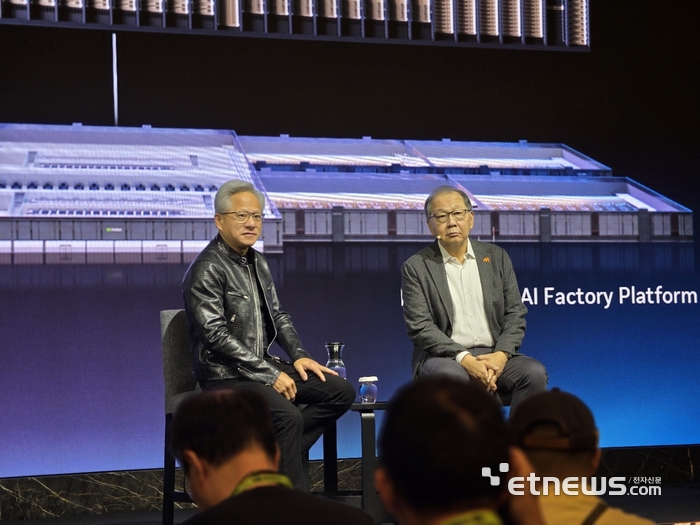 사진 왼쪽부터 젠슨 황 엔비디아 CEO, 릭차이 미디어텍 CEO