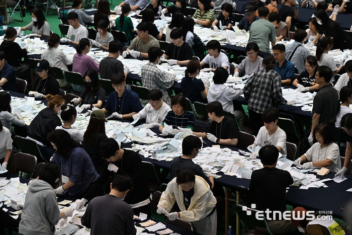 [포토] 제9회 전국동시지방선거 개표작업
