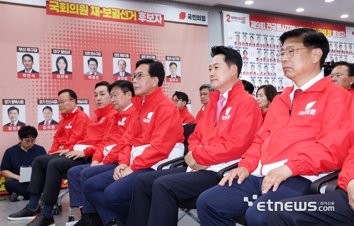 [포토] 굳은 표정의 장동혁-송언석