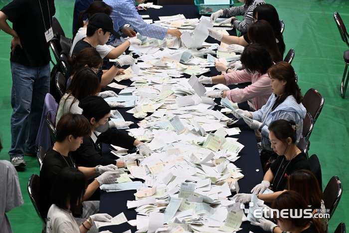 [포토] 제9회 전국동시지방선거 개표작업
