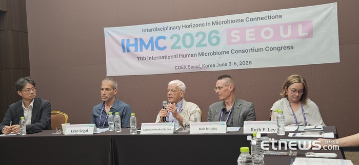 고광표 인체 마이크로바이옴국제컨소시엄(IHMC) 2026 학술대회 조직위원회 위원장은 4일 서울 코엑스에서 마이크로바이옴 분야 세계 석학들과 간담회를 열고 세계 마이크로바이옴 연구 현황 산업 발전 방향을 소개했다.