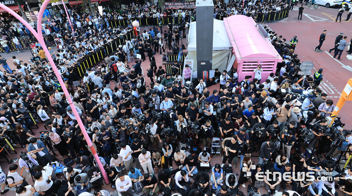 [포토] 삼겹살 회동에 모인 인파