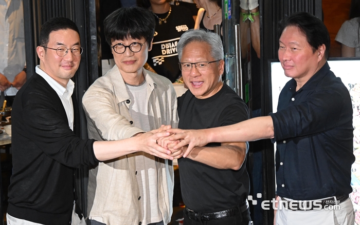 [포토] 삼겹살 회동 마친 기업 총수들