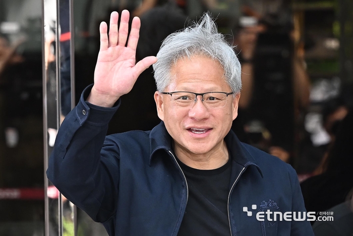[포토] 손 흔드는 젠슨 황