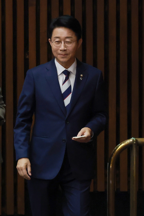 22대 국회 후반기 국회의장 선출 투표 참여하는 조정식 의원. 연합뉴스