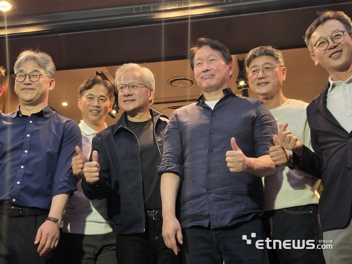 젠슨 황, 최태원과 '치맥 깐부회동'…SK와 새로운 협력 계획 예고