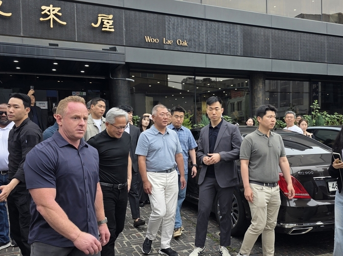 정의선 현대차그룹 회장과 젠슨 황 엔비디아 최고경영자(CEO)가 7일 서울 종로구 우래옥에서 '평냉 회동'을 가졌다.(사진=독자제공)