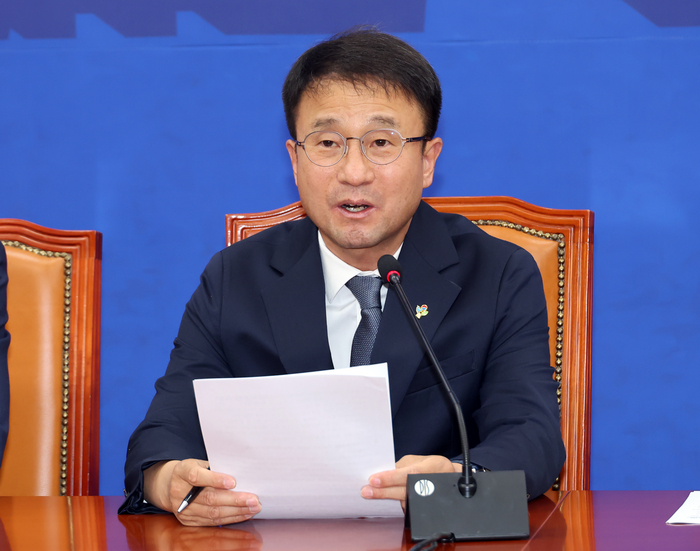 더불어민주당 한병도 원내대표가 7일 국회에서 6·3 지방선거에서 불거진 투표용지 부족 사태와 관련, 긴급 기자 간담회를 열고 있다. 연합뉴스