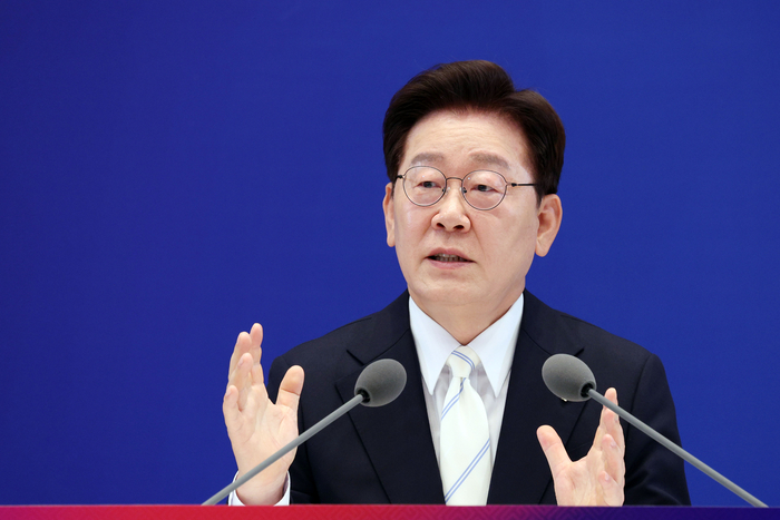[李 대통령, 취임 1주년 기자회견] 코스피, 8000시대 개막…李 대통령 “국내 증시 여전히 저평가”