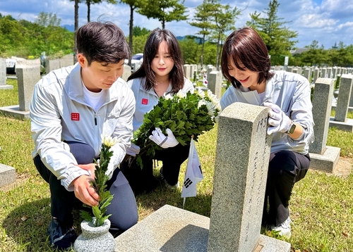 아성다이소, 국립서울현충원서 봉사활동 나서