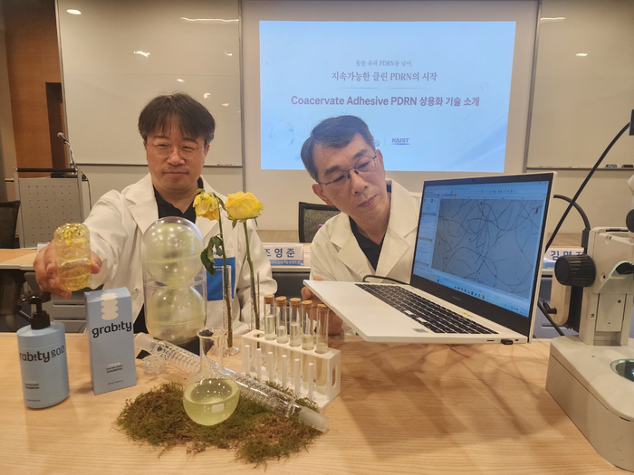 이해신 폴리페놀팩토리 대표(왼쪽)과 정성진 폴리페놀팩토리 책임연구원.