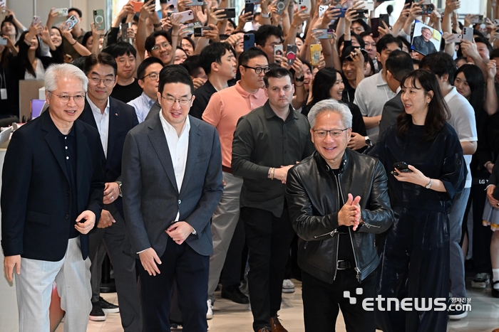 [포토] 엘지 찾은 젠슨 황