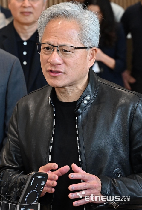 [포토] LG 회동 결과 설명하는 젠슨 황