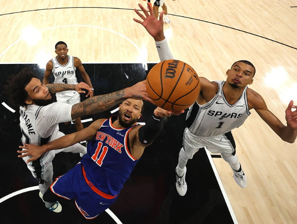 지난 5일 뉴욕 닉스와 샌안토니오 스퍼스 간 벌어지고 있는 2026 NBA 결승전 2차전 경기. 사진=AFP 연합뉴스