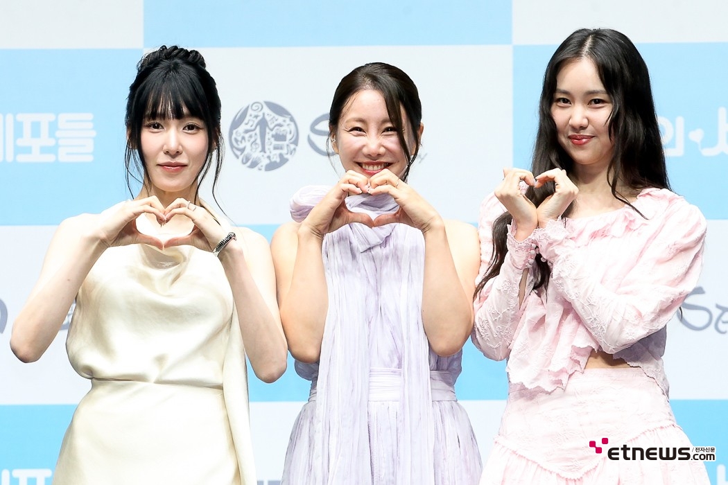 [ET포토] 티파니-김소향-김예원, '하트는 사랑의 메신저'