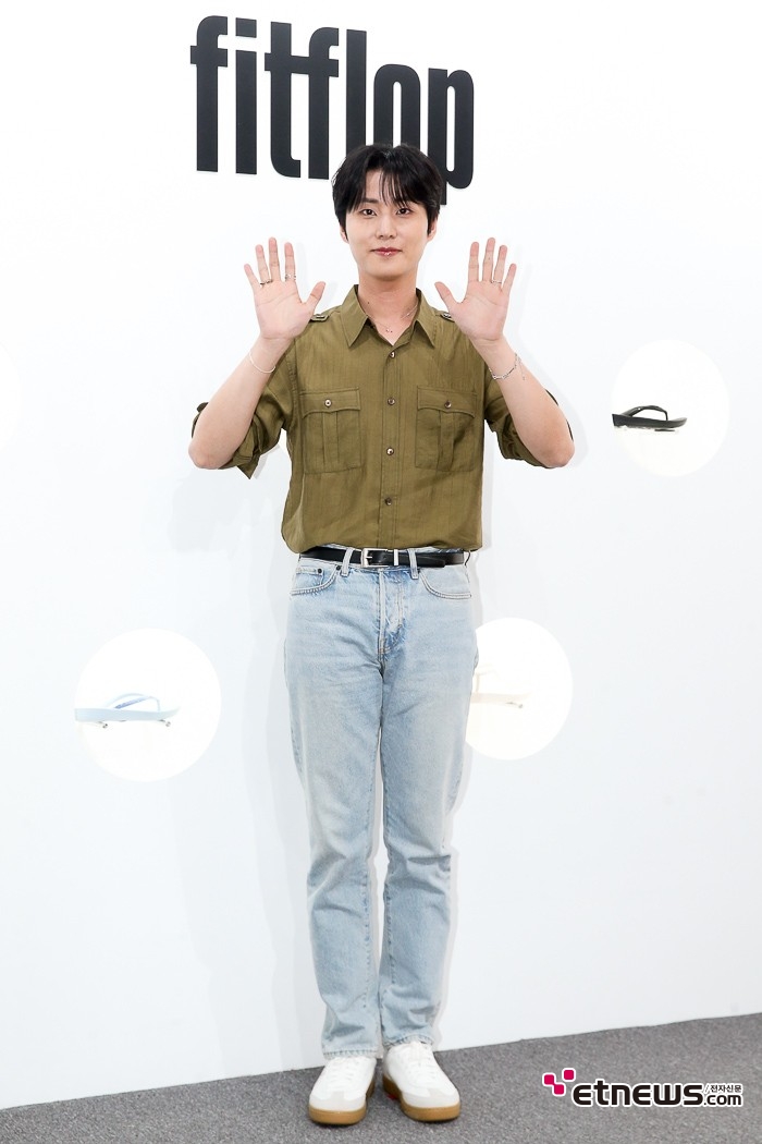 [ET포토] 데이식스 영케이, '각잡은 인사'