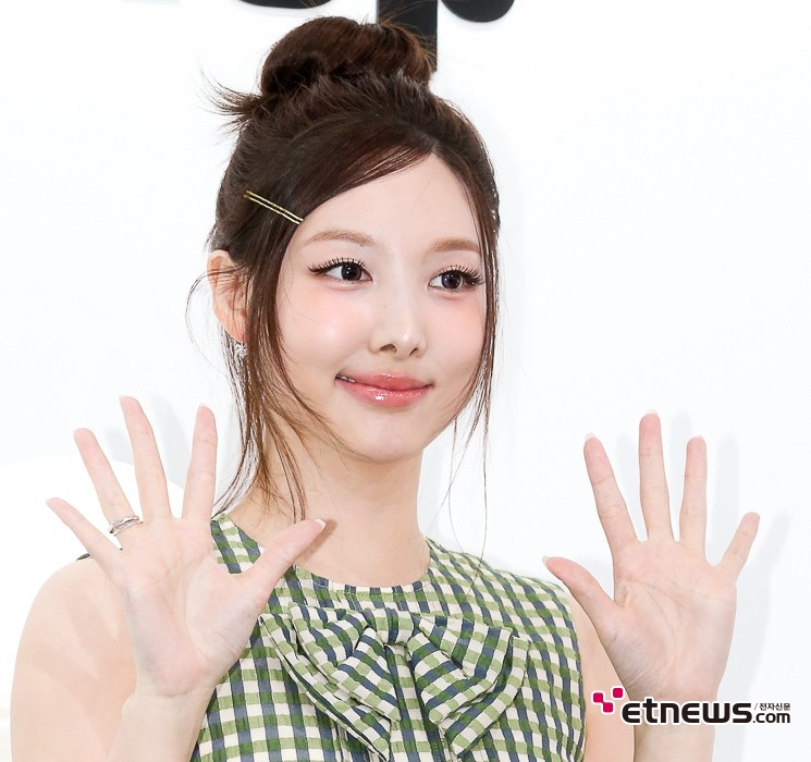 [ET포토] 트와이스, '토끼같은 나연'