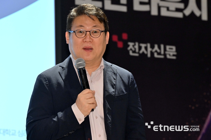  피드백과 관계주의'를 주제로 강연을 하고 있다. 김민수기자 mskim@etnews.com