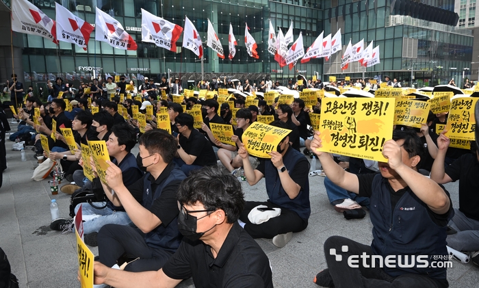 [ET톡] 카카오 노사, 임금 문제부터 풀어야