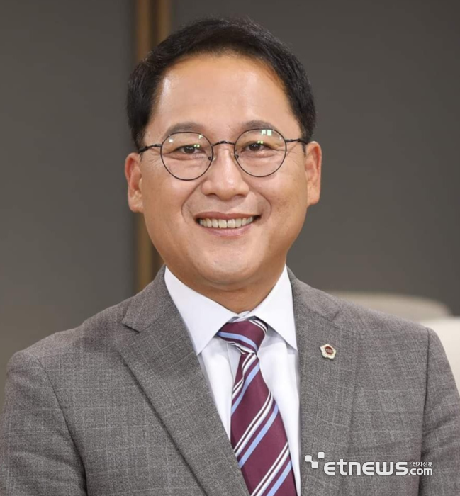 안광률 경기도의회 교육기획위원회 위원장.