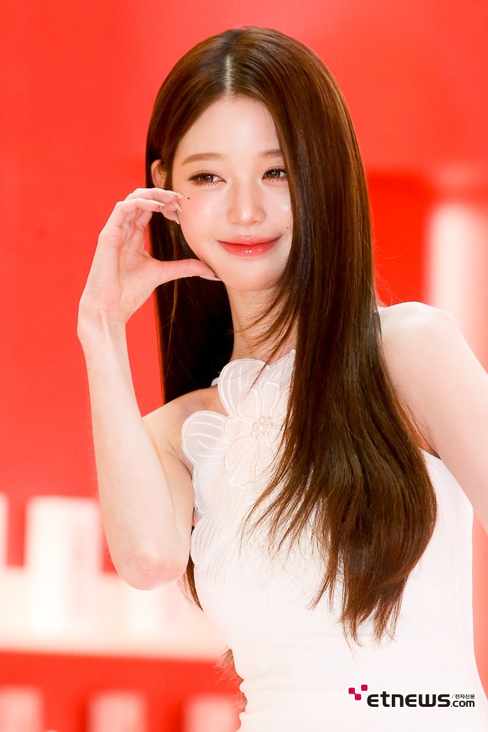 [ET포토] 아이브 장원영, '인형 미소의 정석'