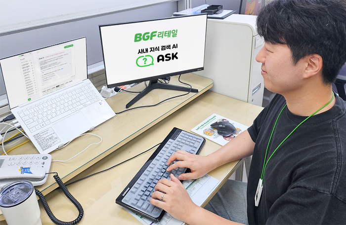 편의점 CU를 운영하는 BGF리테일은 국내 기업 최초로 한컴과 손잡고 사내 인공지능(AI) 지식 검색 플랫폼을 도입한다고 11일 밝혔다.