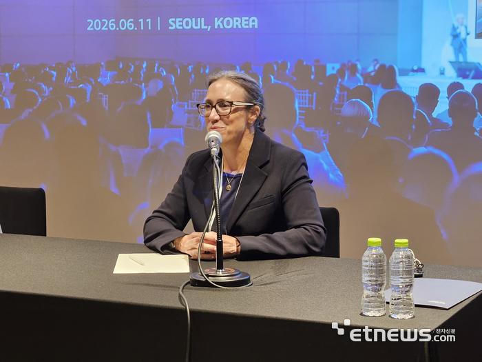 11일 웨스틴 서울 파르나스에서 열린 다쏘시스템 '시뮬리아 유저 데이 2026' 기자간담회에서 미쉘 애쉬 다쏘시스템 시뮬리아 CEO가 기자들의 질문에 답을 하고 있다. 〈사진=강성전 기자〉
