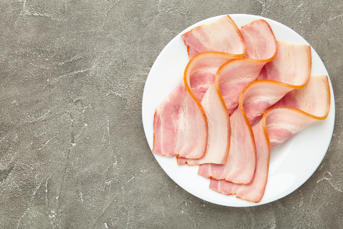 평소 충분히 익히지 않은 베이컨을 자주 섭취해 온 50대 남성의 뇌에서 기생충이 확인된 사례가 보고됐다. 사진=게티이미지