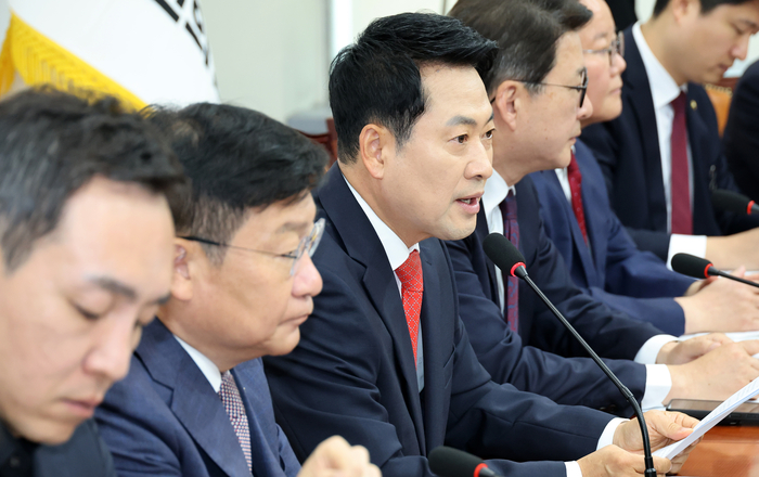 국민의힘 장동혁 대표가 11일 국회에서 열린 최고위원회의에서 발언하고 있다. 연합뉴스
