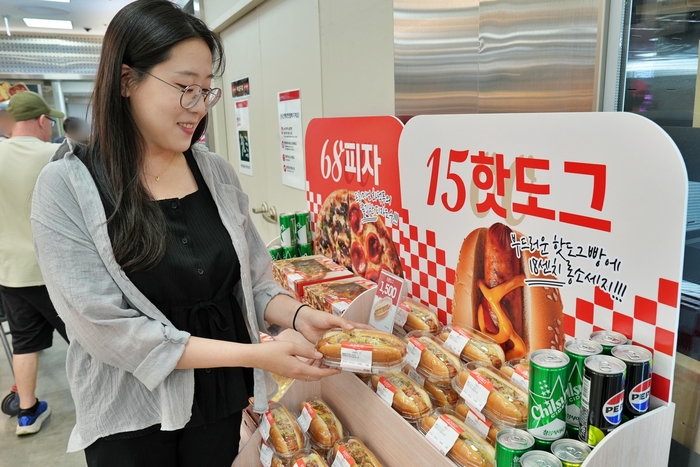롯데마트·슈퍼 '1500원 핫도그' 통했다…5개월 만에 100만개 판매