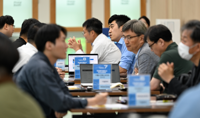 광주창조경제혁신센터는 지난 10일 벤처캐피탈협회와 공동 개최한 '벤처투자 로드쇼(광주)'를 성황리에 마무리했다.