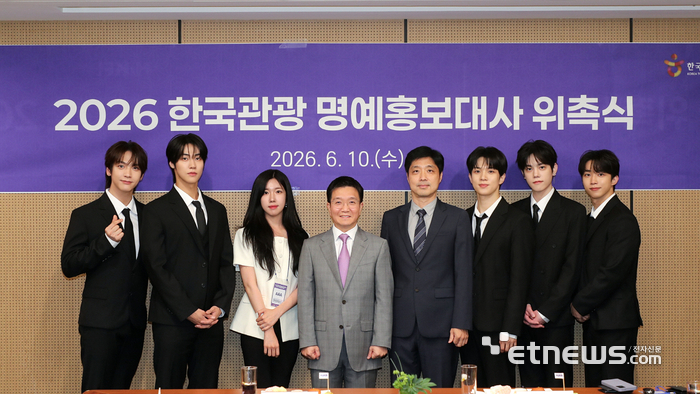 FNC 엔터테인먼트 소속 밴드 엔플라잉(N.Flying)은 한국관광 HiKR 명예홍보대사로 위촉됐다.