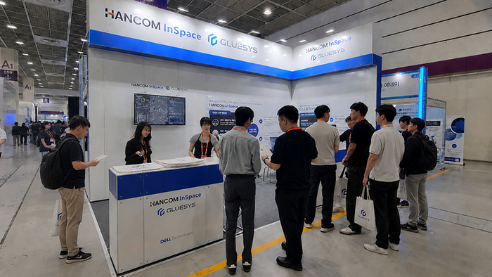 글루시스는 지난10일부터 12일까지 서울 코엑스에서 열린 'Smart Tech Korea 2026(STK 2026) AI & 빅데이터쇼'에 한컴인스페이스와 공동 참가했다.