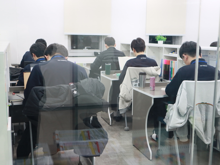 메가스터디 기숙학원 종합관 “의대·SKY 반수 성공의 핵심은 '공부 시간'보다 '시간 관리'”