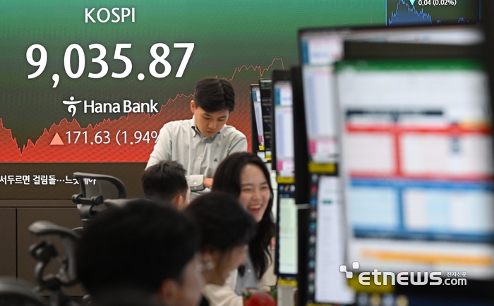 [포토] 코스피, 장중 9000선 돌파